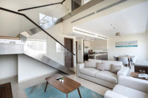 Modern Duplex Loft Apartment, 1 Bedroom, Bay Square